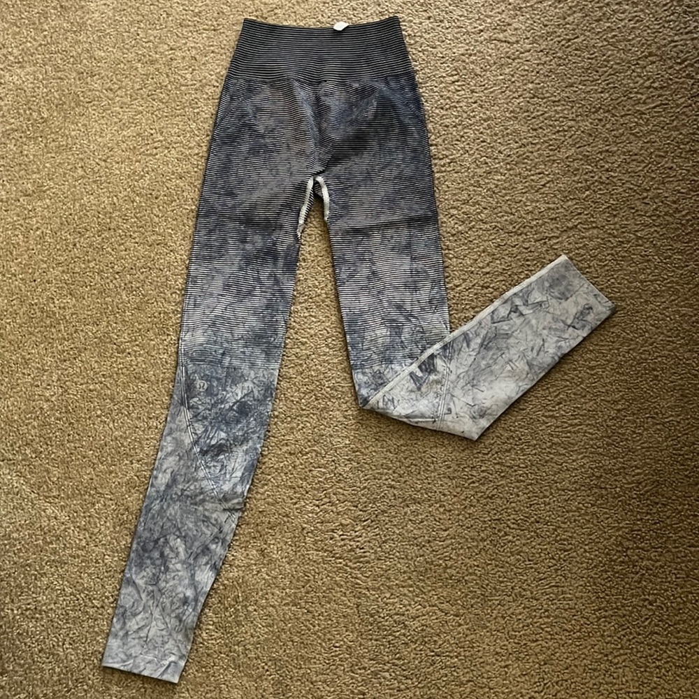 Lululemon legging’s blue and white with a little gray